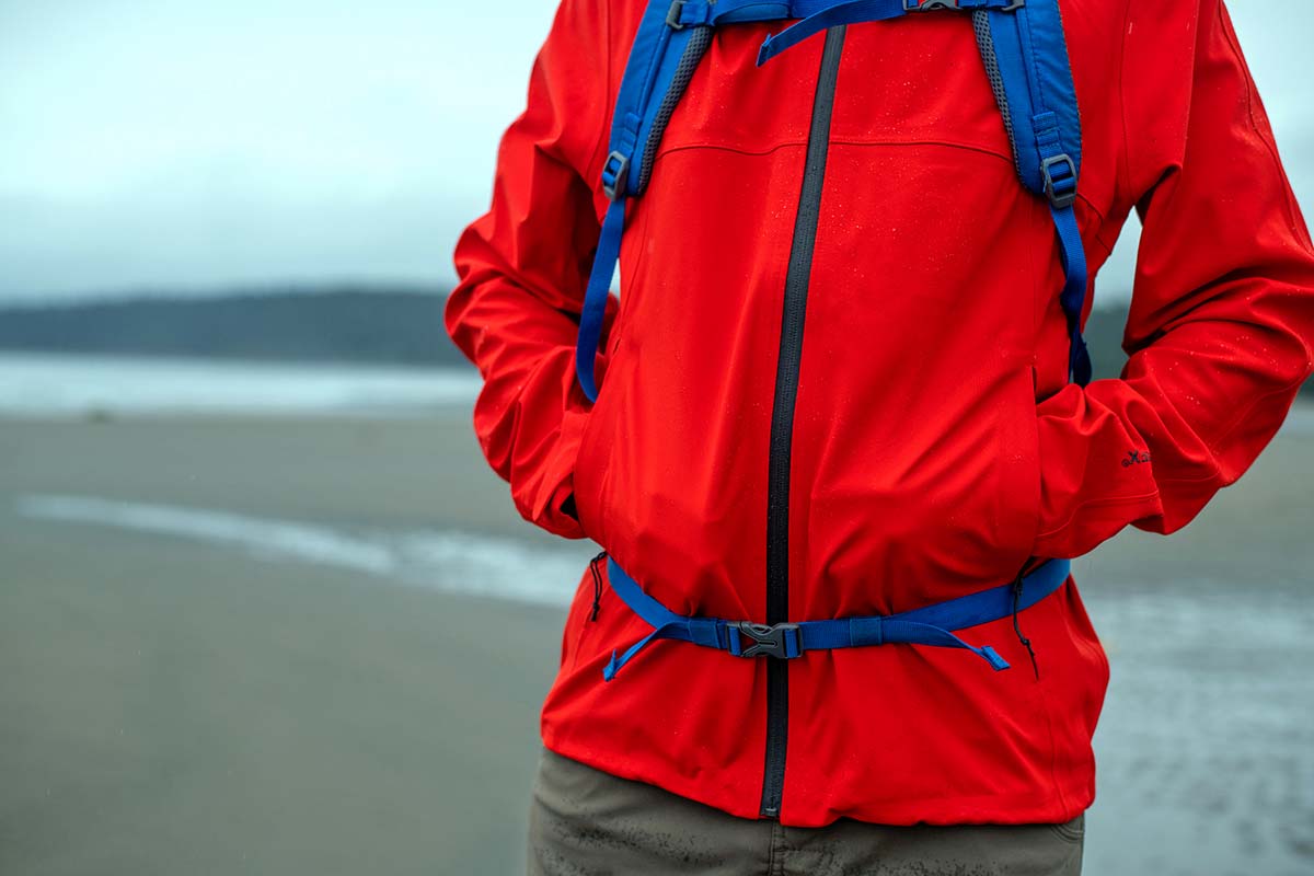 Softshell jacket (The North Face Apex Flex GTX 3.0 hipbelt-compatible pockets)
